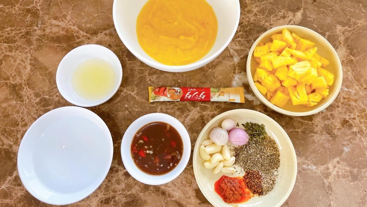 Nguyên liệu làm món sườn rim dứa (Công thức được chia sẻ từ người dùng)