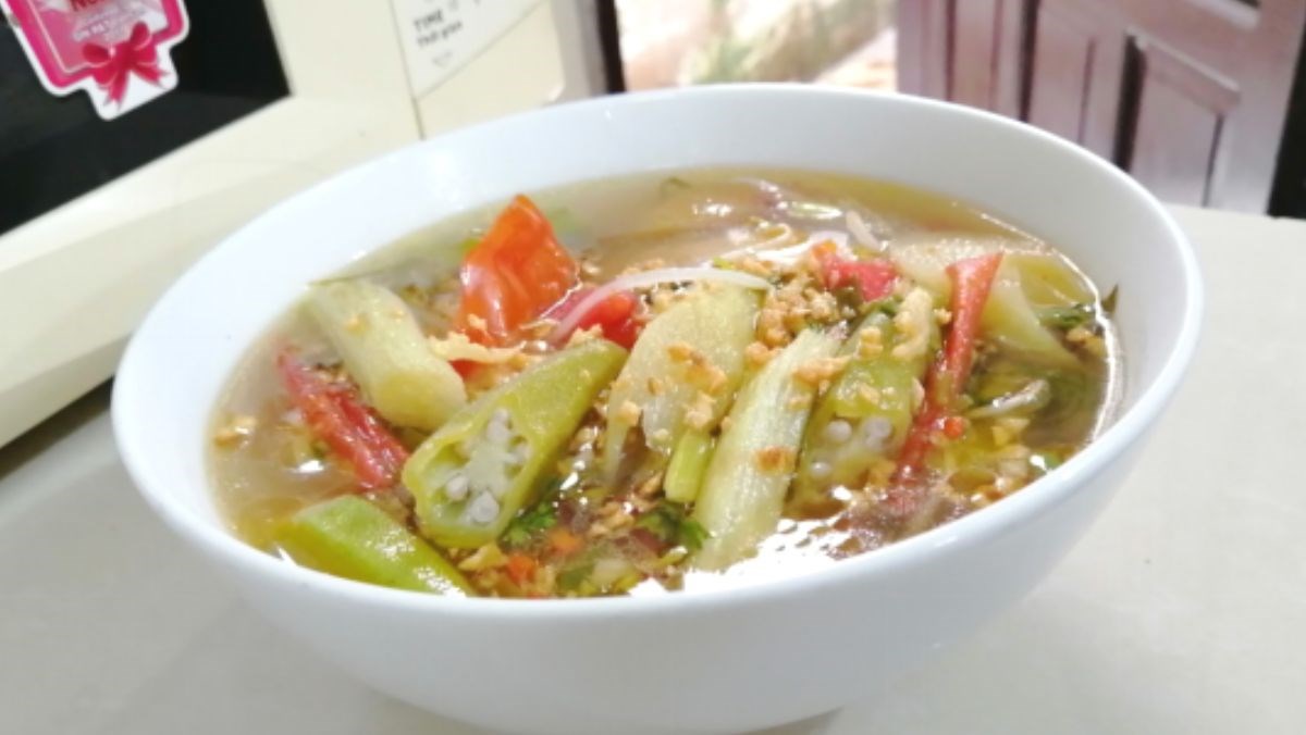 Canh chua cá bớp nấu dứa