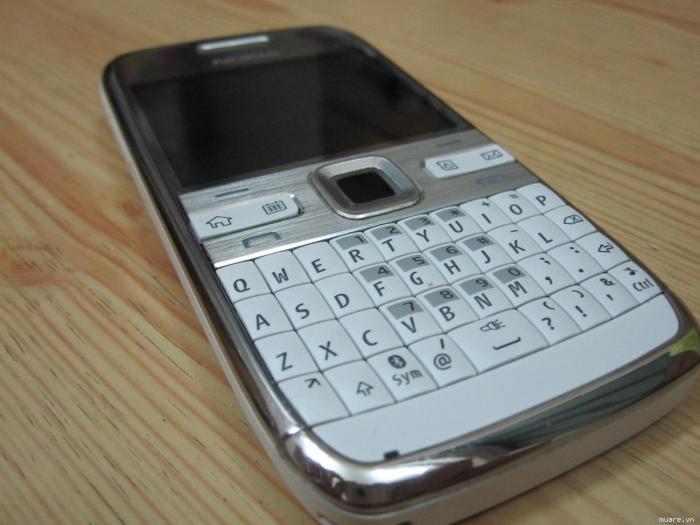 e72 trắng và e72 vàng đồng zin fpt máy đẹp ,nữ xài kỹ,bao nokia xem - 1