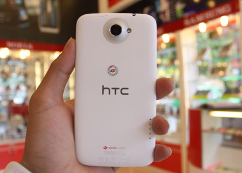 1002264463_HTC-one-X-4.jpg