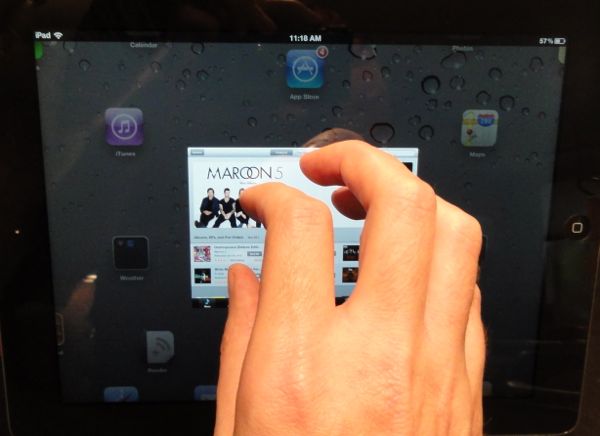 Five-finger-pinch-to-home-iPad-gesture.jpg