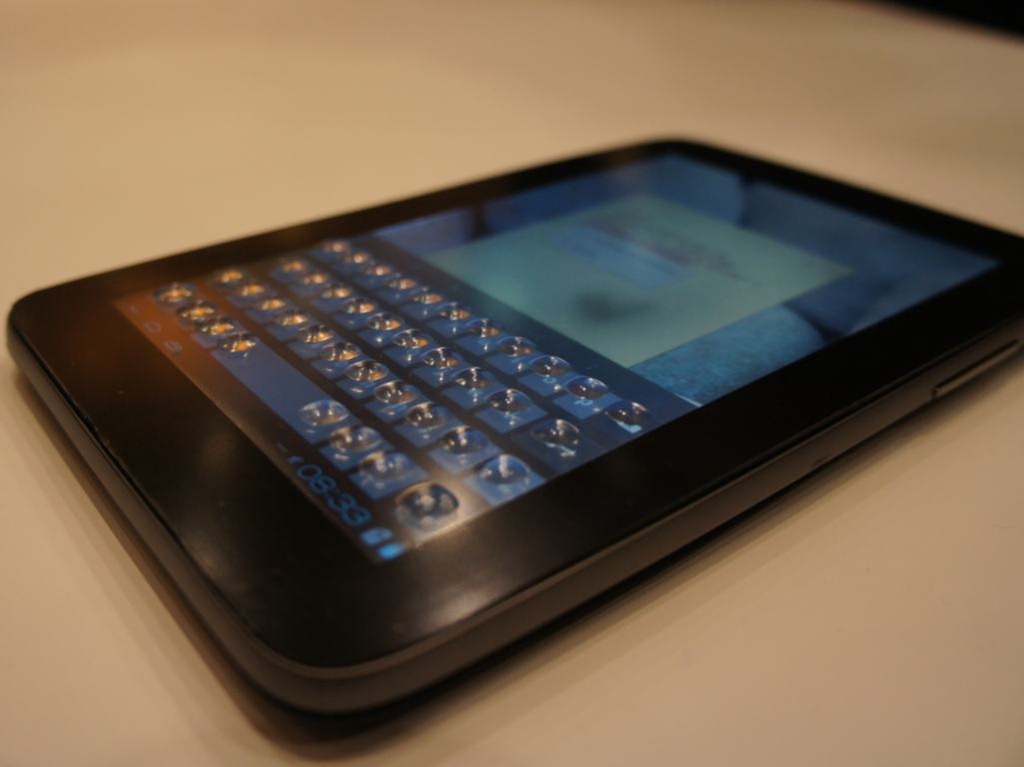 Bàn phím nổi trên màn hình cảm ứng