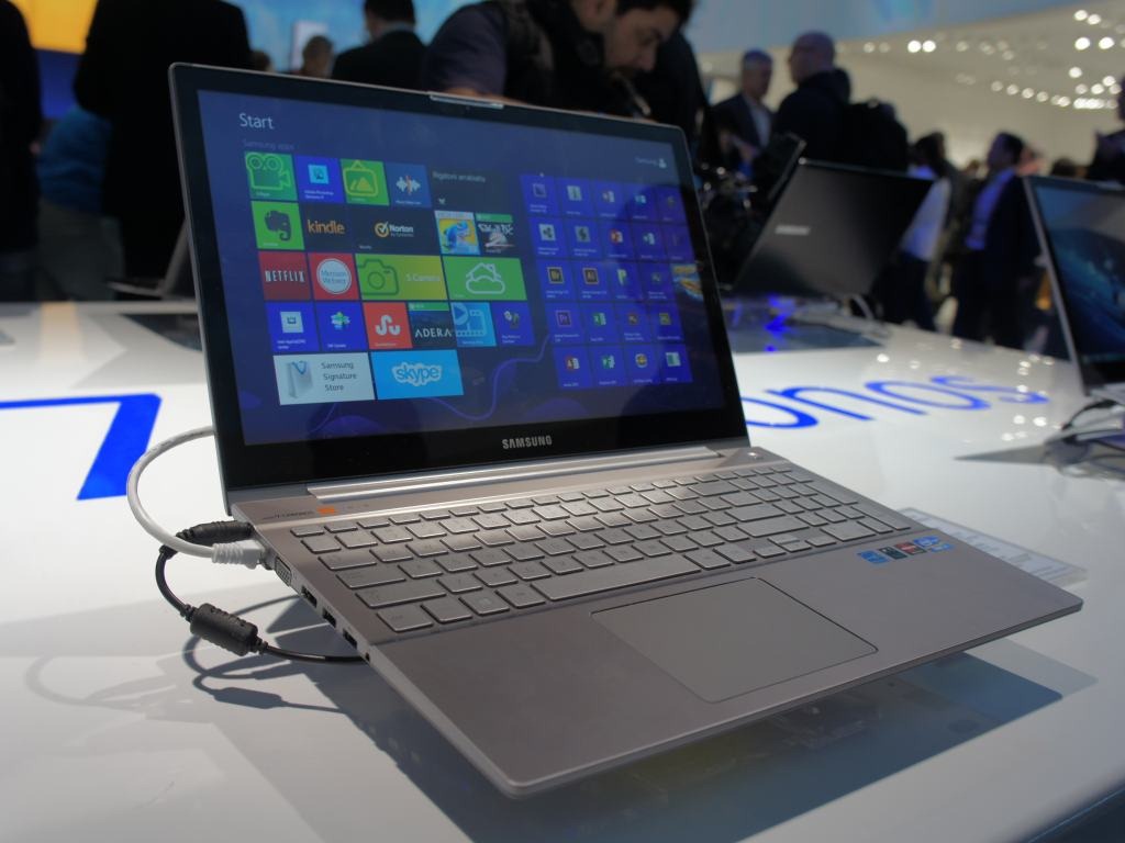 Game thủ ấn tượng với Laptop vừa khủng vừa đẹp của Samsung