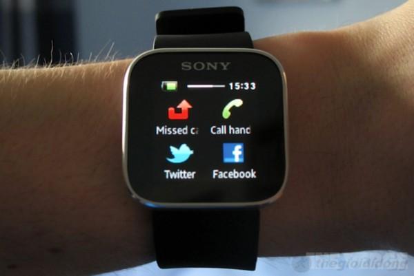 Sony Smartwatch hõ trợ tính năng như Twitter, Facebook, danh bạ điện thoại...