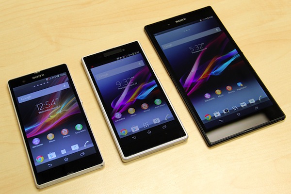 Xperia Z1 (giữa) và Xperia Z Ultra (phải) đều có màn hình Triluminous sắc nét hơn so với Xperia Z (trái)