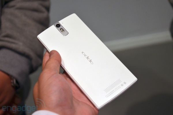Camera 13 MP kèm đèn Flash kép