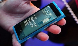 Nokia Lumia 800 rớt xuống hồ 3 tháng vẫn dùng được