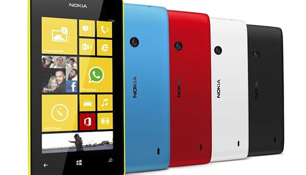 Lumia 520 có vỏ sau nhiều màu sắc