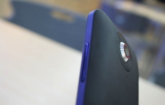 Cụm camera sau hơi bất tiện