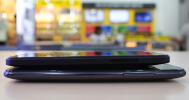 Một số hình ảnh khác về bộ đôi HTC Desire 700 và Desire 300