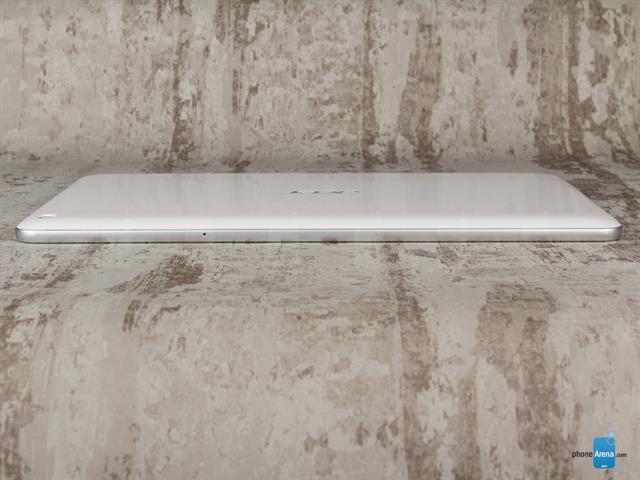 Đỉnh máy có duy nhất một lỗ Mic