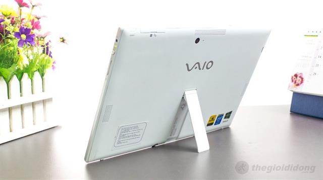 Thân máy được làm bằng hợp kim