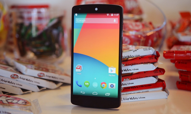 Nexus 5 cùng những thanh kẹo KitKat ngọt ngào