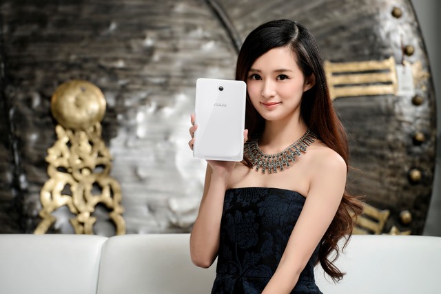 ASUS MeMO Pad HD7 trên tay thiên thần cực xinh