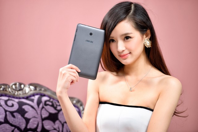 ASUS MeMO Pad HD7 trên tay thiên thần cực xinh