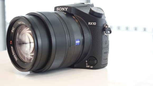 Đánh giá Sony RX10, mẫu compact siêu zoom cao cấp