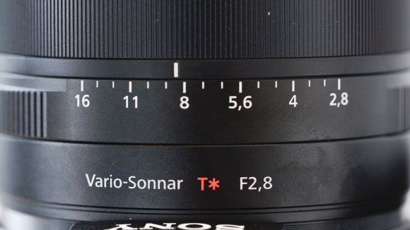 Ống kính Carl Zeiss Vario-Sonnar T* zoom 8.3X (8,8 - 73,3mm) khẩu f/2.8
