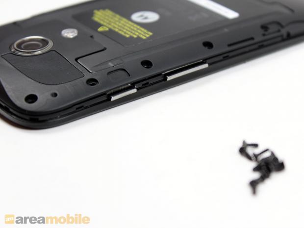 Hoàn tất việc vặn hết con ốc ra ngoài