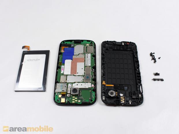 Cũng không quá khó để tháo tung Moto G của Google