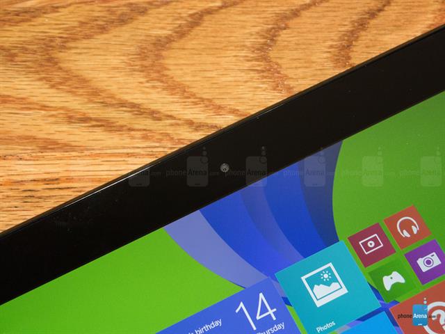 Viền cạnh trên có camera phụ 1.2MP