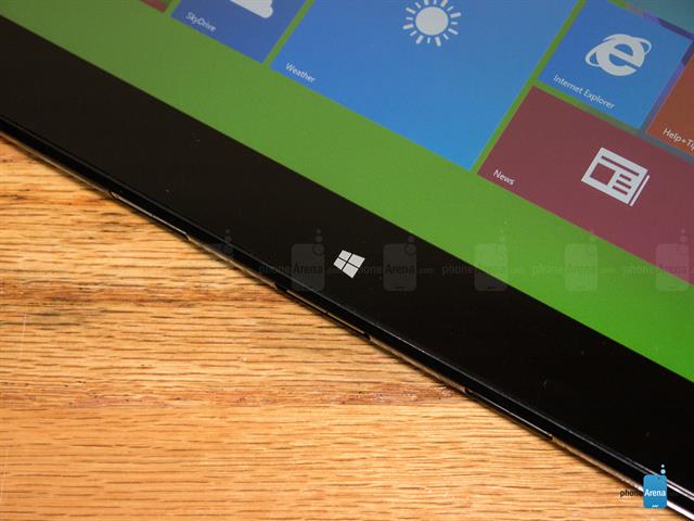 Logo Windows nằm ở viền màn hình phía dưới