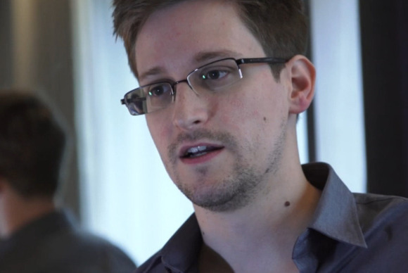 Cựu nhân viên tình báo Edward Snowden