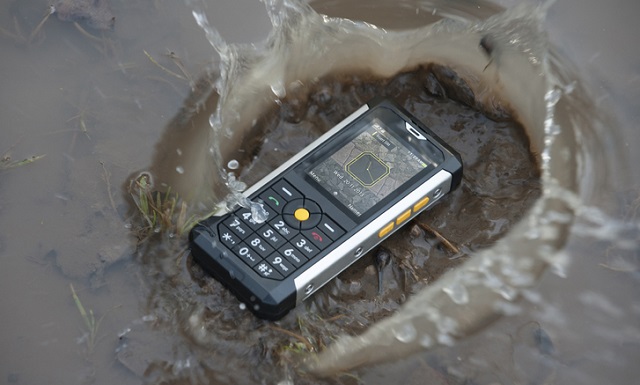 Điện thoại siêu bền Cat B100