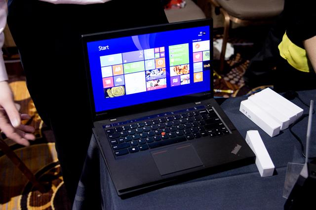 Trên tay Ultrabook Lenovo ThinkPad X1 Carbon 2014 tại CES 2014