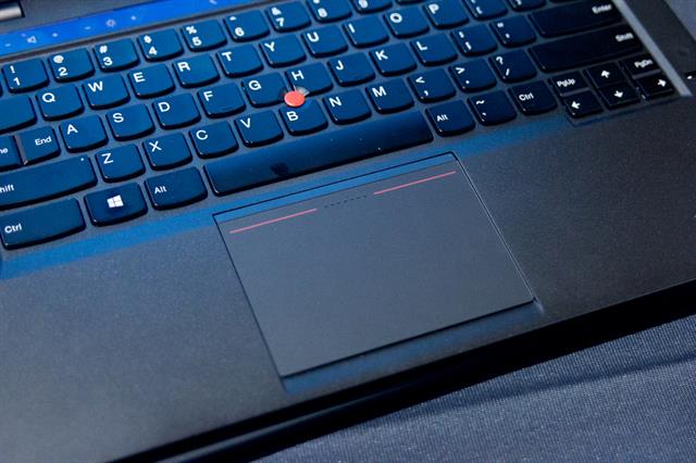 Cận cảnh bàn phím của Ultrabook Lenovo ThinkPad X1 Carbon 2014 tại CES 2014