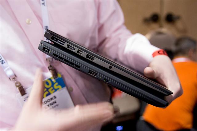 Máy được trang bị khá nhiều cổng kết nối