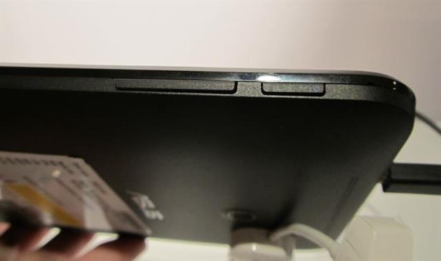 Trên tay Asus VivoTab Note 8 tại CES 2014
