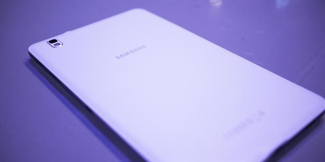 Ảnh trên tay Samsung Galaxy Tab Pro 8.4 tại CES 2014