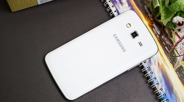 Galaxy Grand 2 với lớp vỏ giả da
