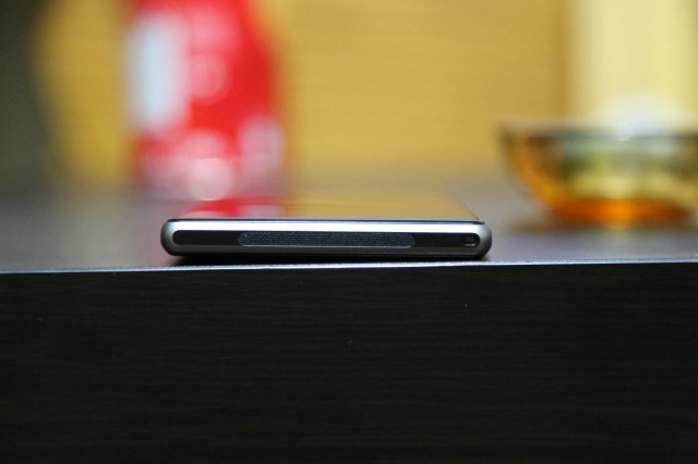 Hình ảnh Xperia Z1 bị biến dạng