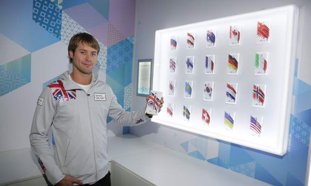 Và tất cả đều được in quốc kỳ ở mặt sau