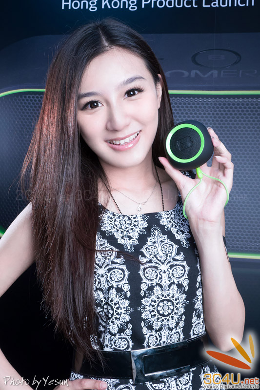 PG cực xinh quảng cáo loa di động