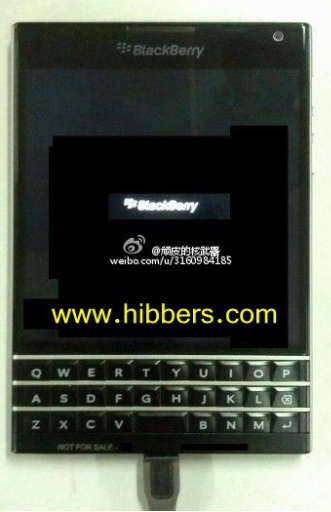 Nguyên mẫu BlackBerry 10 lạ đi kèm cùng bàn phím QWERTY đầy đủ