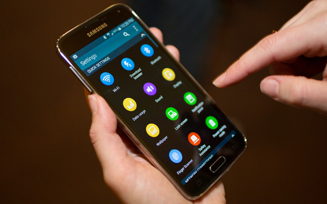 Giao diện TouchWiz mới khá đẹp mắt