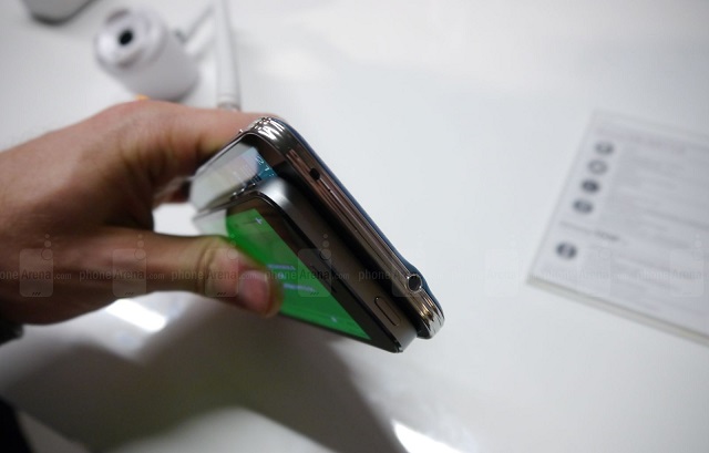 Galaxy S5 và iPhone 5S