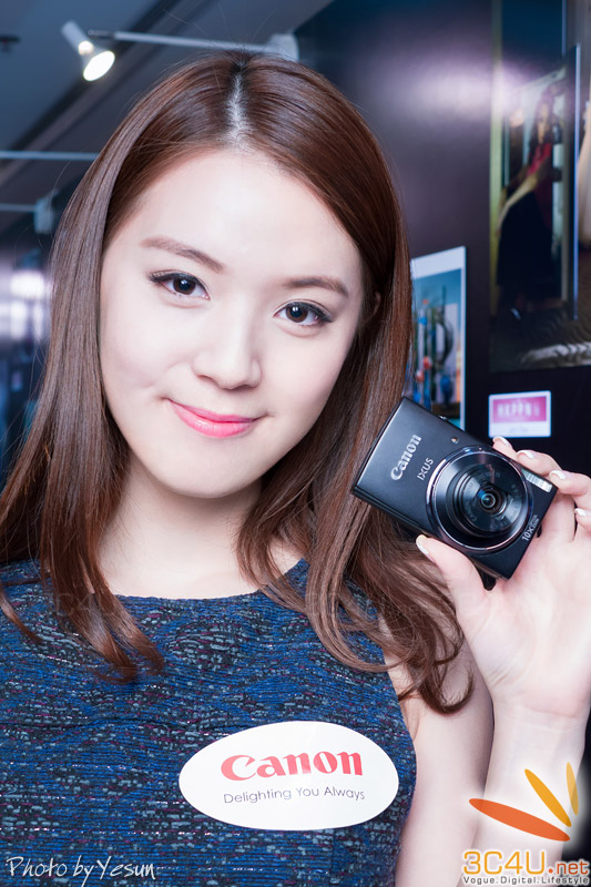 Máy ảnh Canon trên tay PG cực xinh