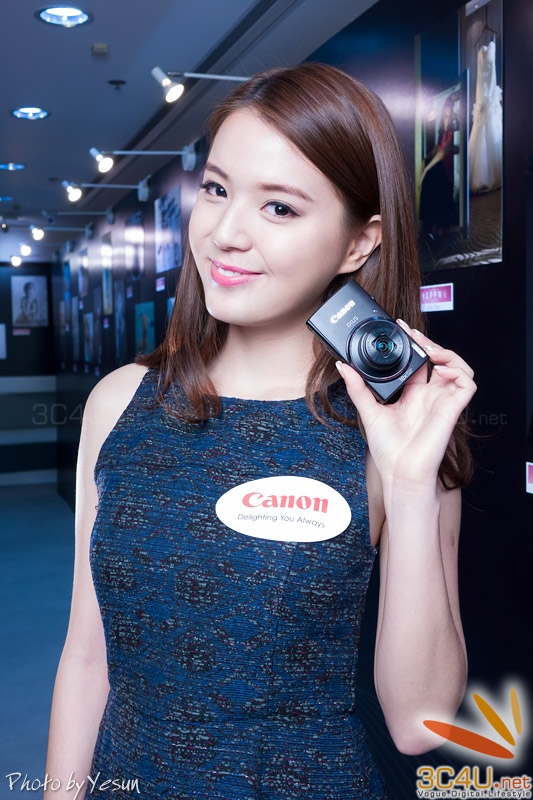 Máy ảnh Canon trên tay PG cực xinh