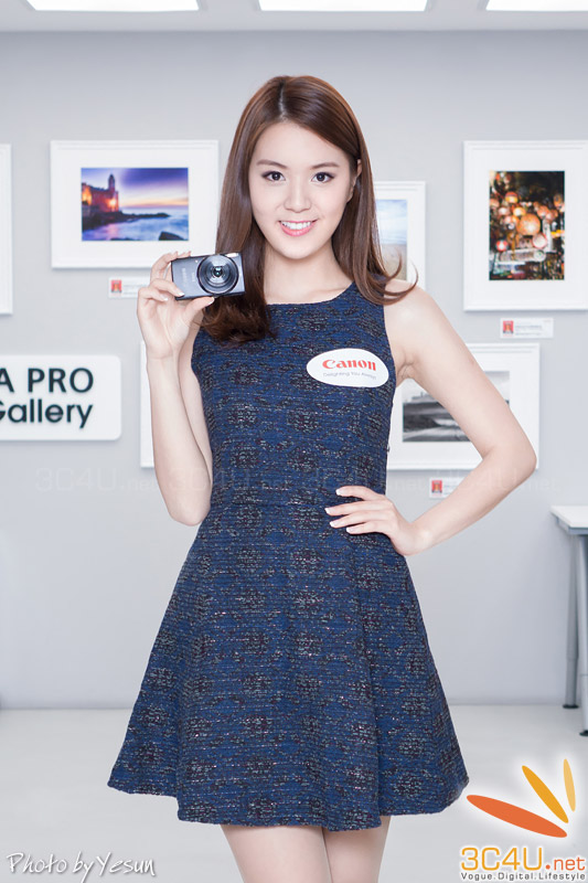 Máy ảnh Canon trên tay PG cực xinh