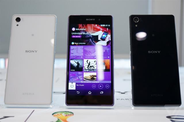 Cả Xperia Z2 và Xperia M2 đều sở hữu phong cách thiết kế OmniBalance