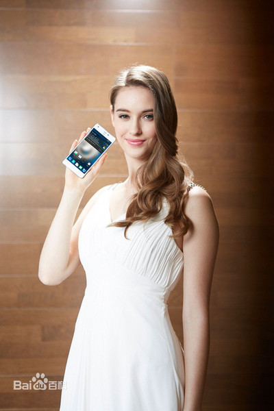 Mẫu Tây gợi cảm bên smartphone ZTE