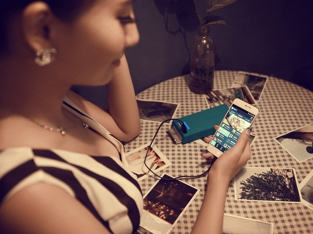 Kiều nữ xinh đẹp gợi cảm bên smartphone Meizu