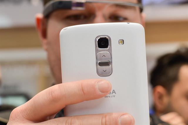 LG G Pro 2 thừa hưởng thiết kế từ phiên bản tiền nhiệm G2