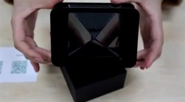 Vật thể kim tự tháp màu đen