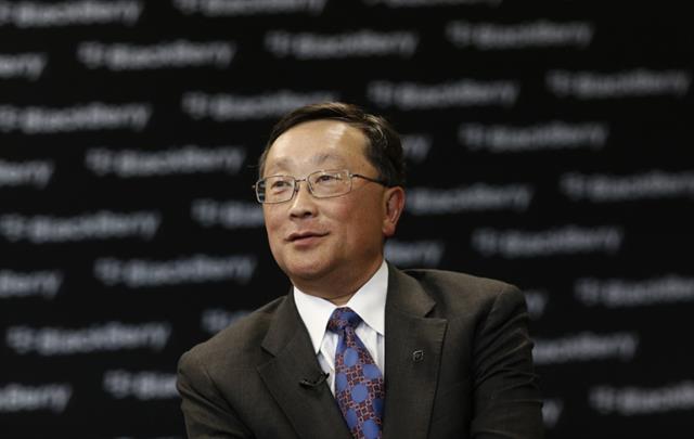 CEO BlackBerry: Bạn sẽ ở gần ổ điện hơn khi dùng iPhone