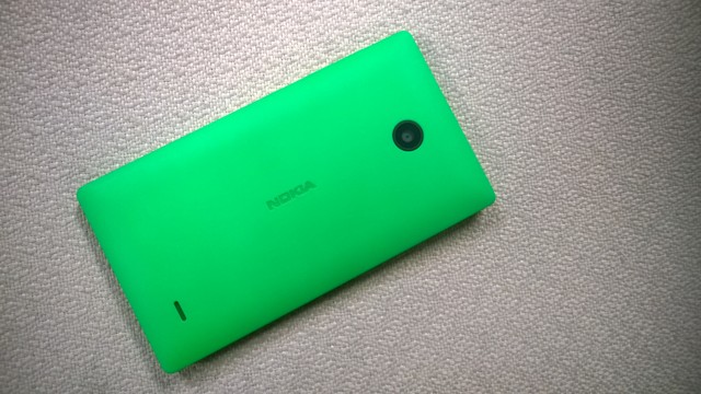 Thiết kế nắp lưng chắc chắn Thiết kế nắp lưng chắc chắn