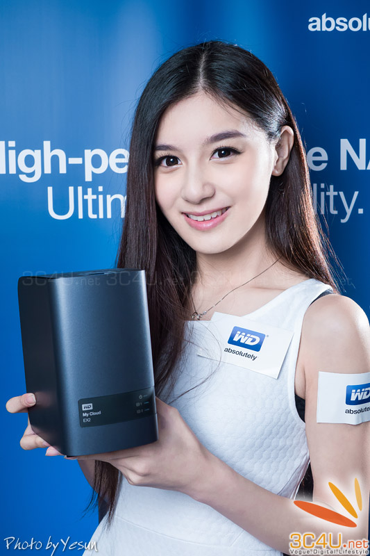 PG đẹp như thiên thần bên thiết bị hitech